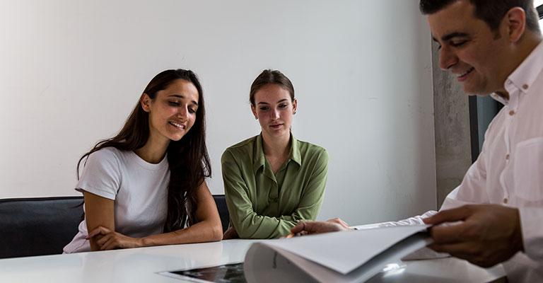 Estrategias para promover seguros a generaciones bommers, milenials y gen z
