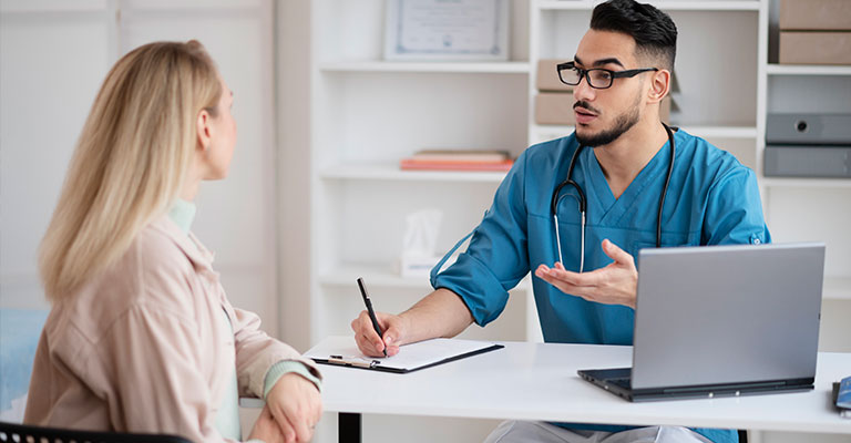 Requisitos del Seguro de Gastos Médicos para adultos